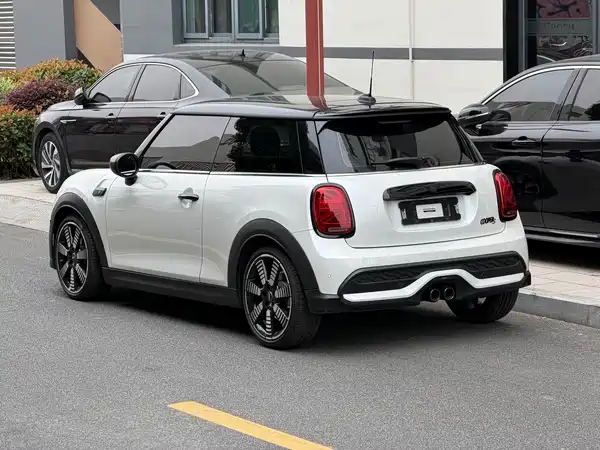 MINI MINI 2023