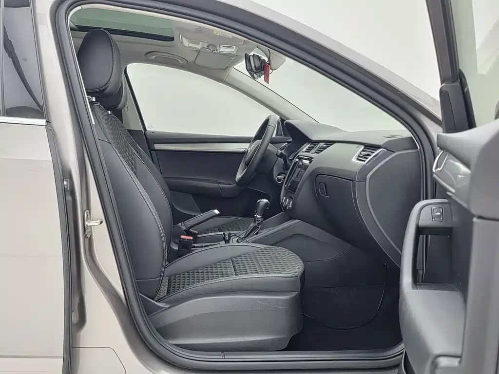 Skoda Octavia 2019 — фото 12