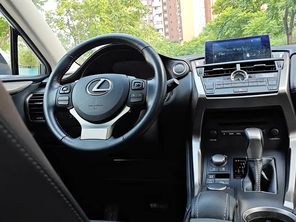 Lexus NX 2015 — фото 11