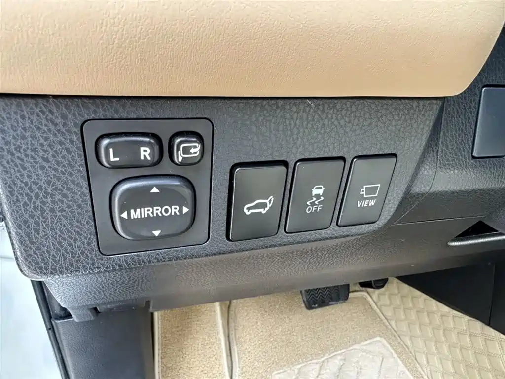 Toyota RAV4 2019 — фото 15
