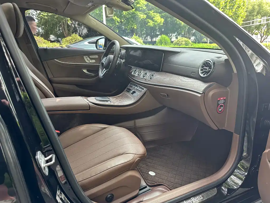 Mercedes-Benz E-Class 2019 — фото 10