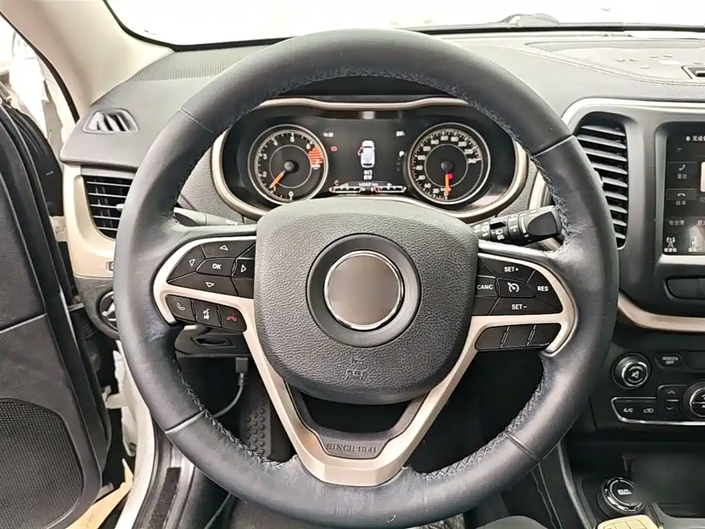 Jeep Cherokee 2018 — фото 11