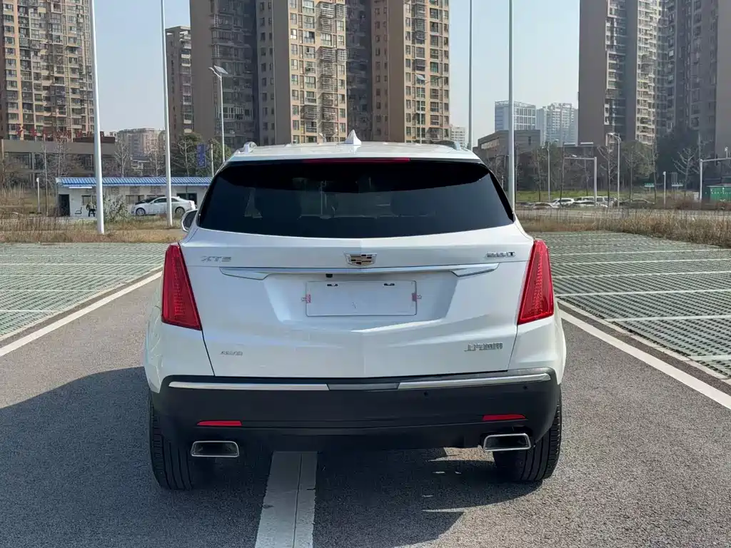 Cadillac XT5 2017 — фото 8