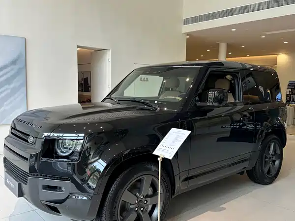 Land Rover Defender 2025