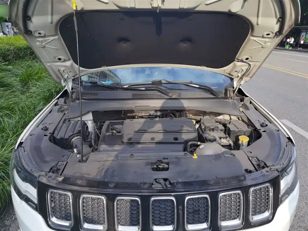 Jeep Compass 2017 — фото 17