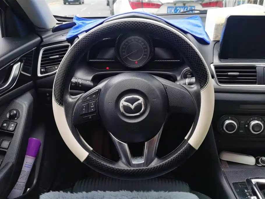 Mazda 3 Axela 2016 — фото 15