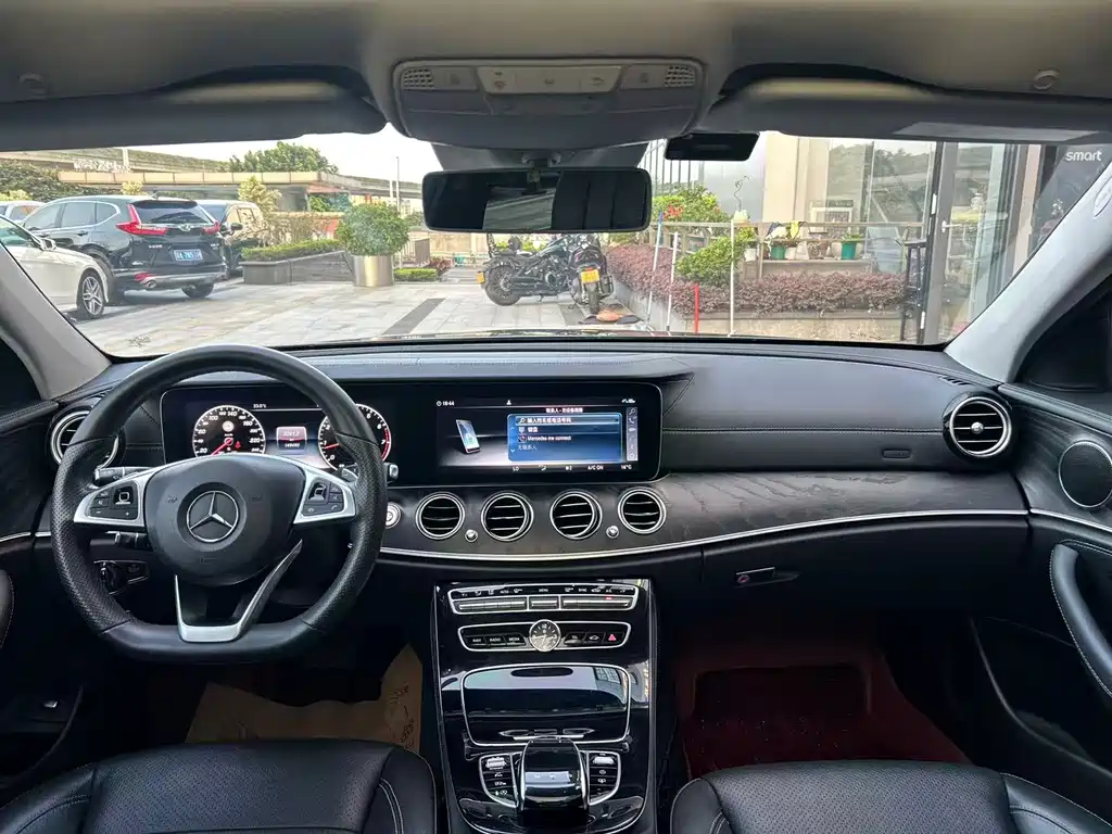 Mercedes-Benz E-Class 2017 — фото 17