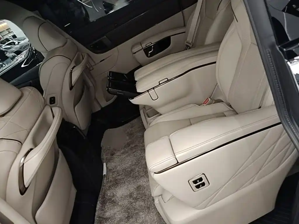 Toyota Vellfire 2023 — фото 17
