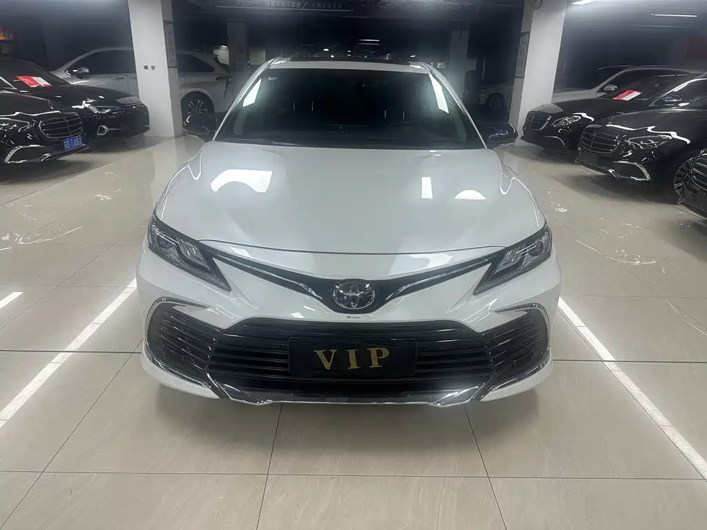 Toyota Camry 2023 — фото 2