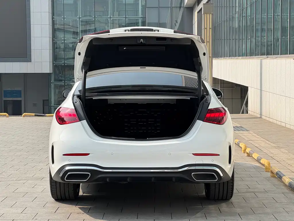 Mercedes-Benz C-Class 2023 — фото 10
