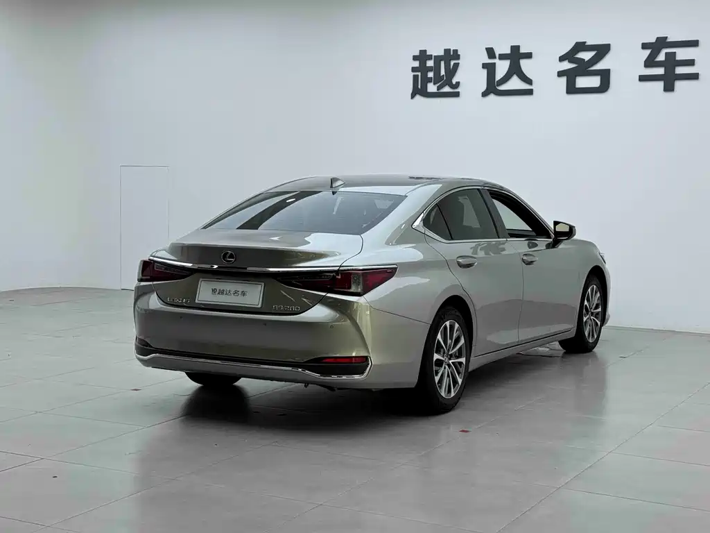 Lexus ES 2022 — фото 21