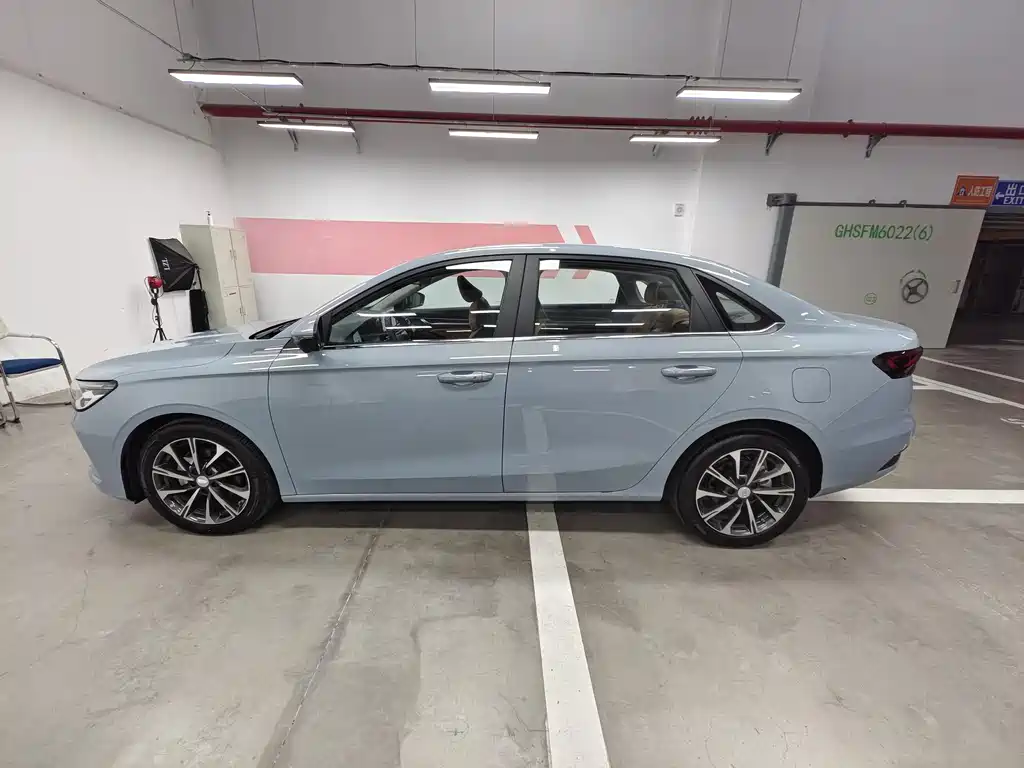 Geely Emgrand 2024