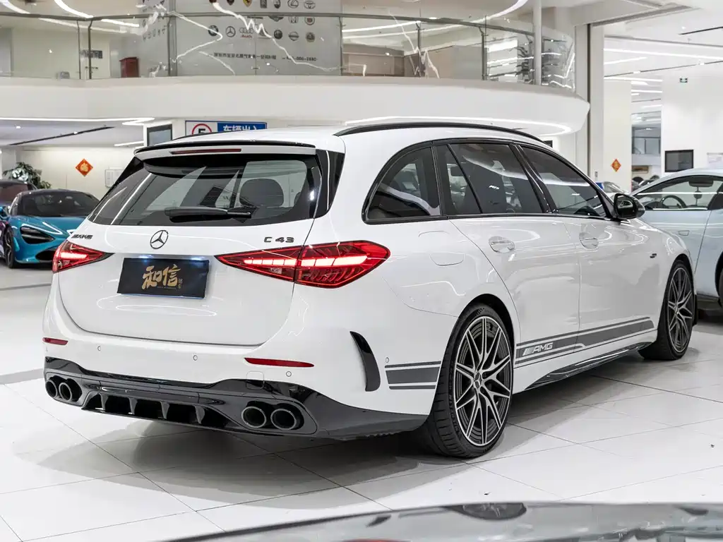 Mercedes-Benz C-Class AMG 2024 — фото 6