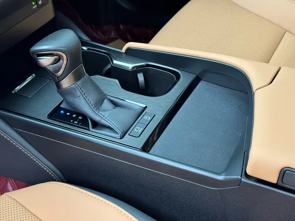 Lexus ES 2023 — фото 13