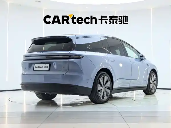 Li Auto i8 2025