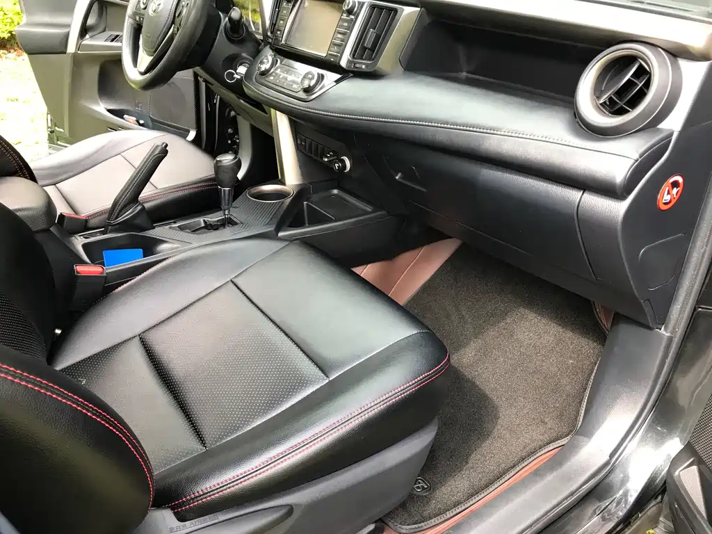 Toyota RAV4 2015 — фото 13