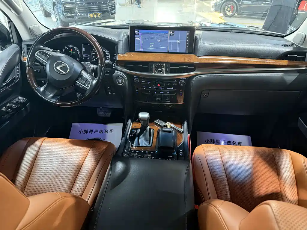 Lexus LX 2017 — фото 14