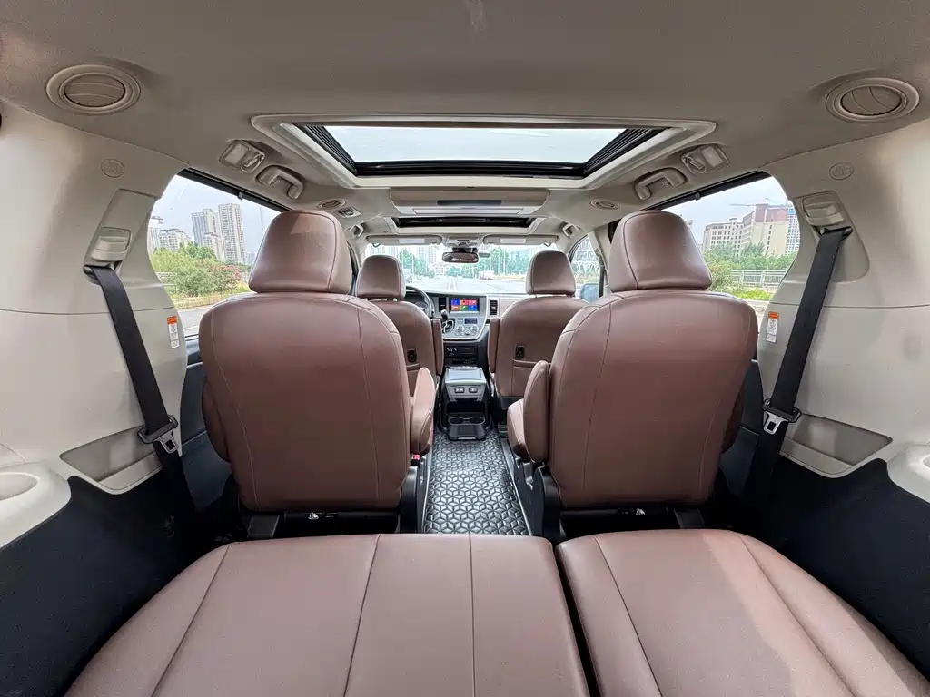 Toyota Sienna 2019 — фото 37
