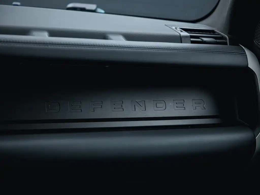 Land Rover Defender 2022 — фото 23