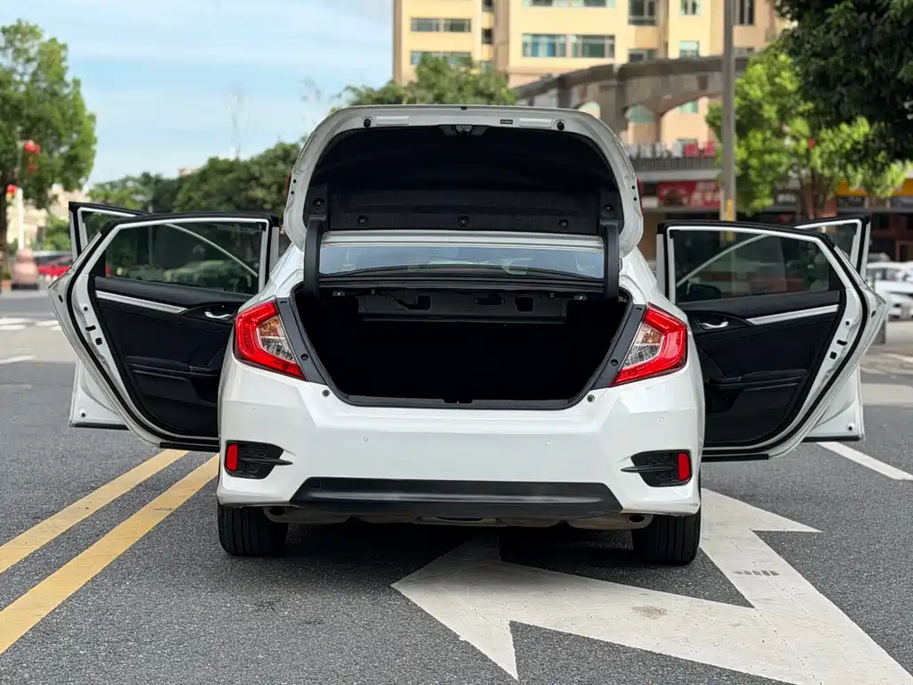 Honda Civic 2019 — фото 16