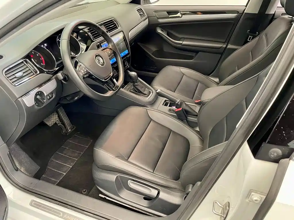 Volkswagen Sagitar 2018