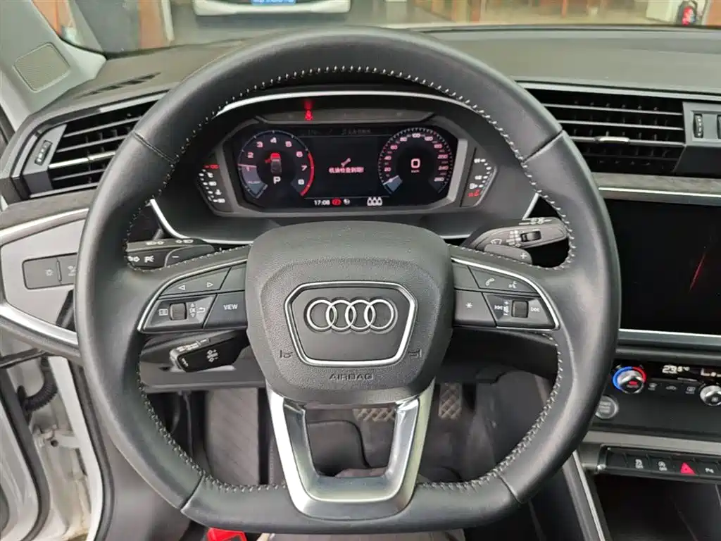 Audi Q3 2020 — фото 11