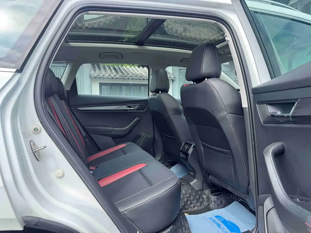 Skoda Karoq 2023 — фото 9