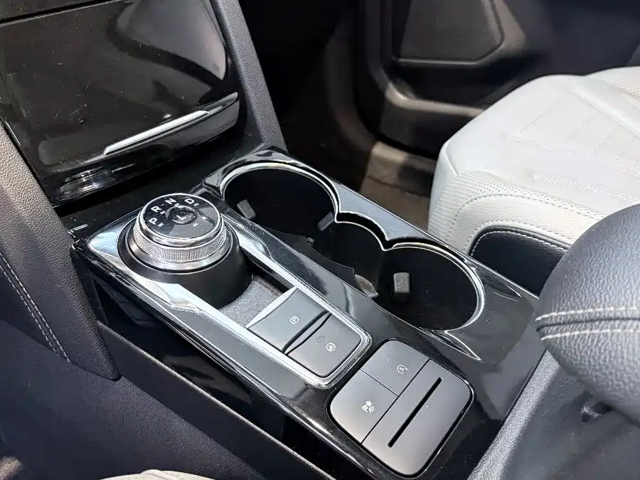 Ford Escape 2020 — фото 12
