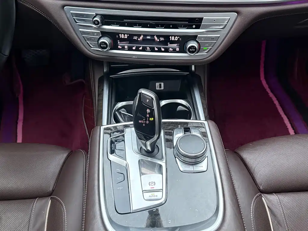 BMW 7 Series 2017 — фото 17