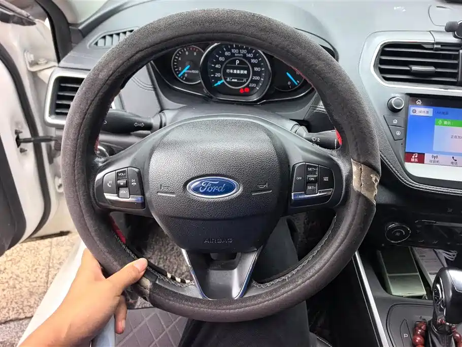 Ford Escort 2020 — фото 15
