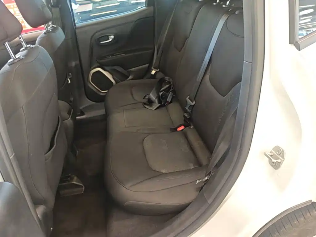 Jeep Renegade 2019 — фото 17