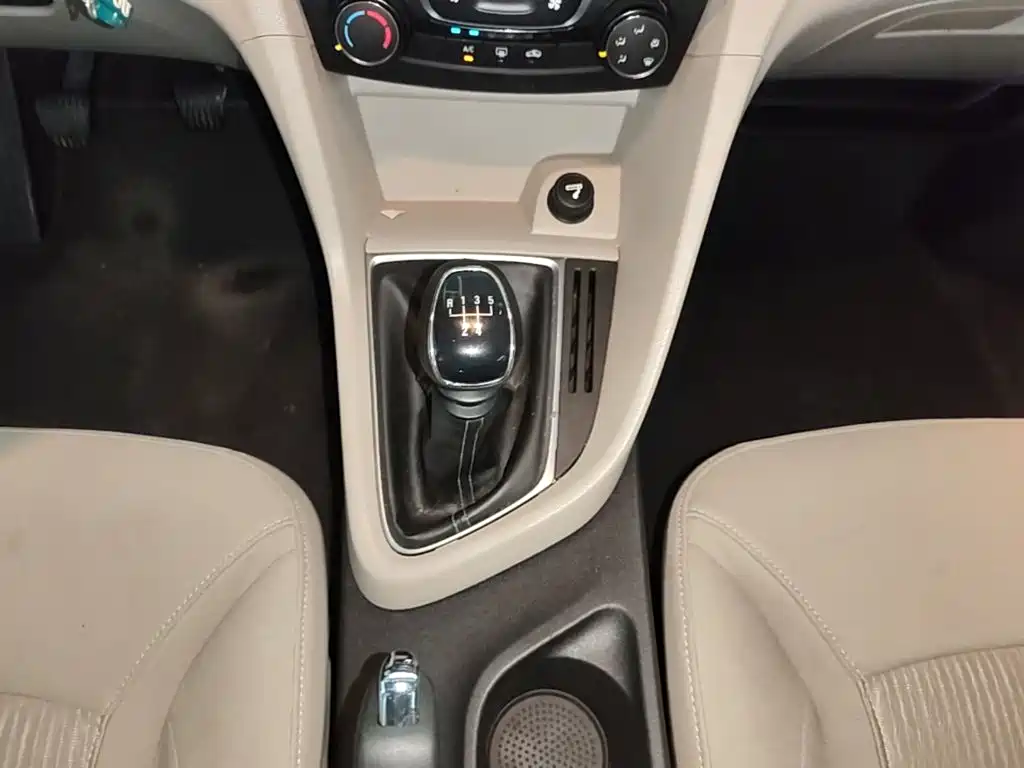 Buick Excelle 2017 — фото 14