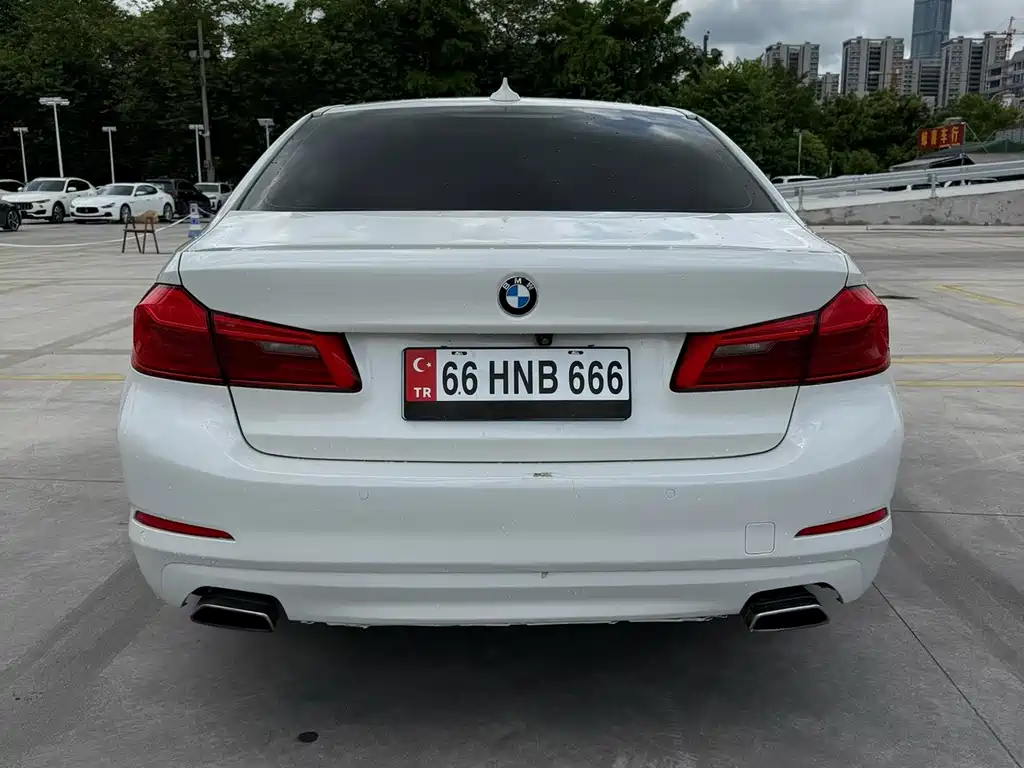 BMW 5 Series 2017 — фото 9