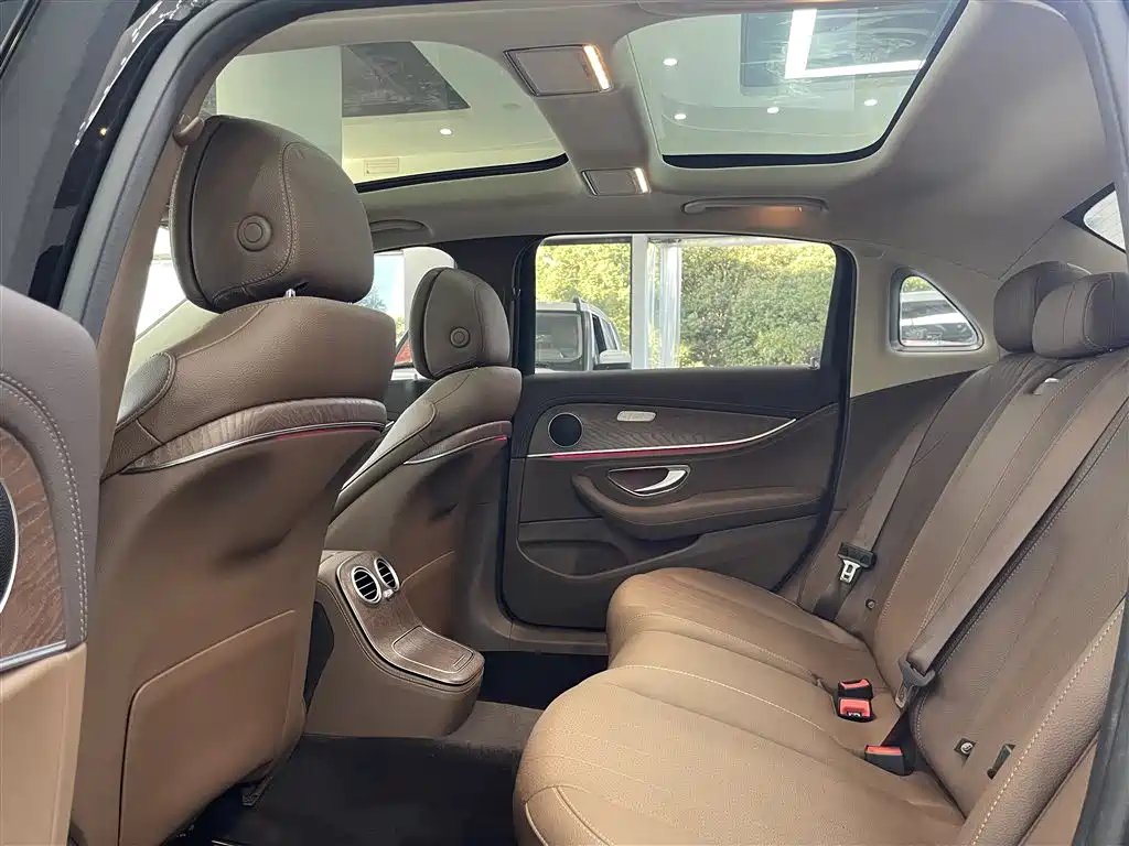 Mercedes-Benz E-Class 2023 — фото 11