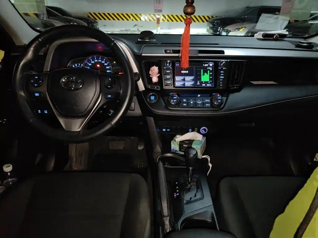 Toyota RAV4 2019 — фото 13