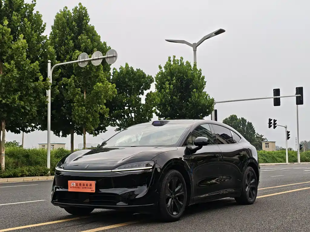 Luxeed Zhijie R7 2025