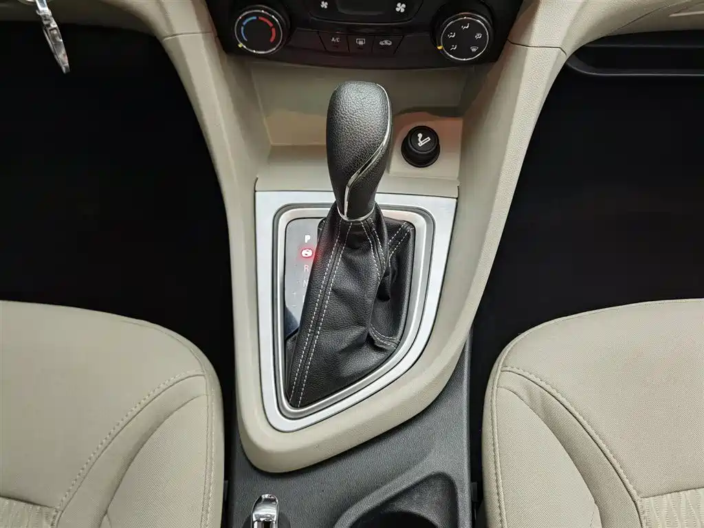 Buick Excelle 2015 — фото 13