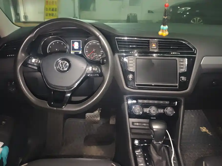 Volkswagen Tiguan L 2017 — фото 12
