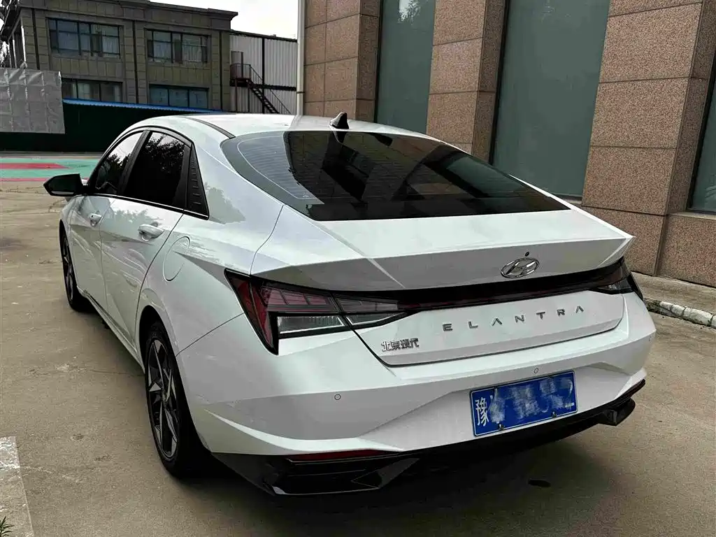 Hyundai Elantra 2021 — фото 18
