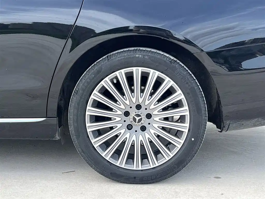 Mercedes-Benz E-Class 2023 — фото 17