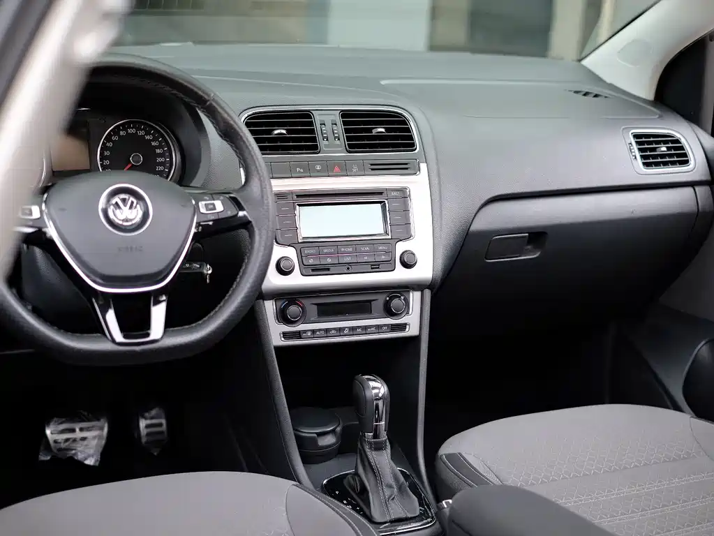 Volkswagen Polo 2015 — фото 38