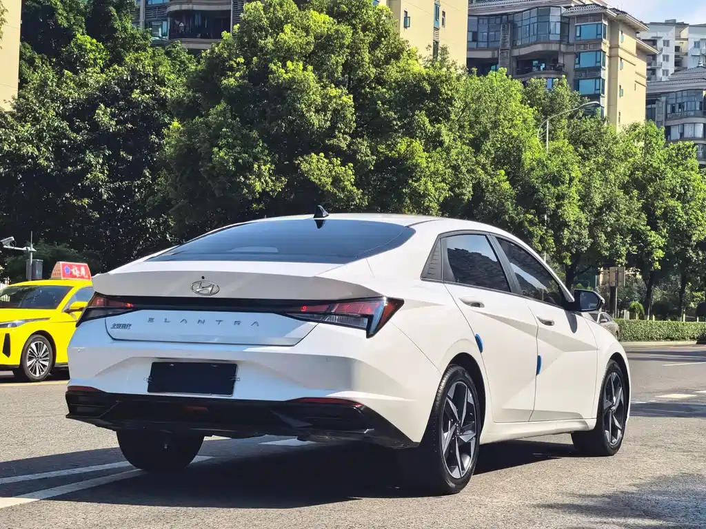 Hyundai Elantra 2023 — фото 14