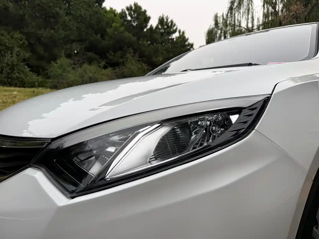 Changan Eado XT 2015 — фото 17
