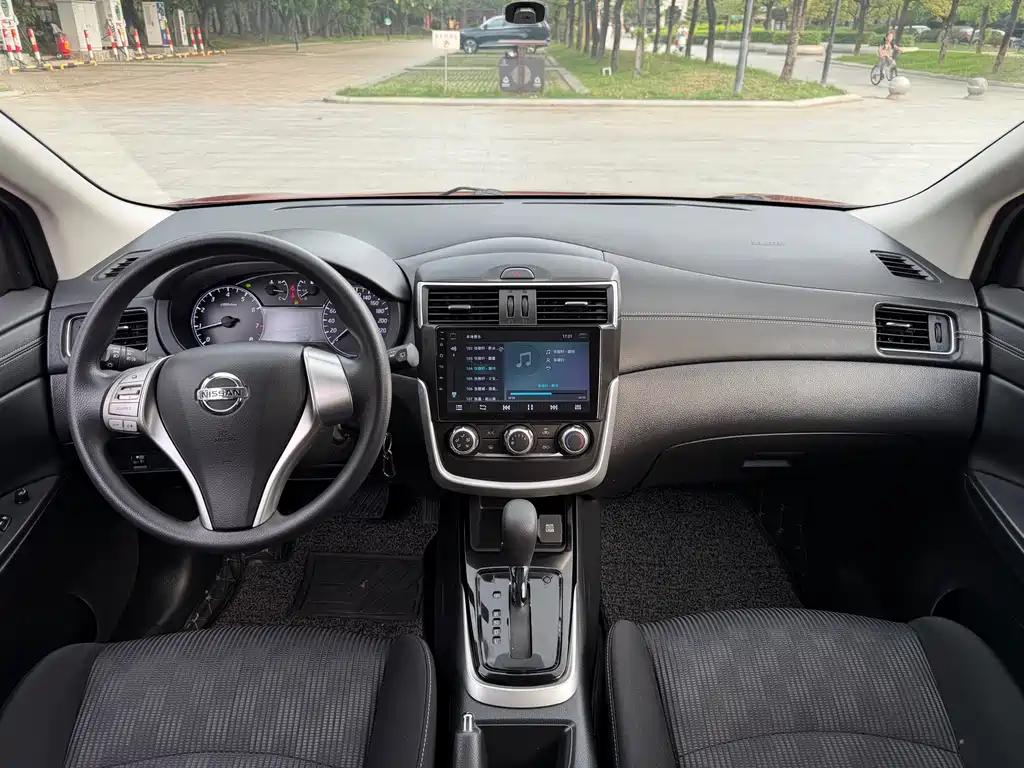 Nissan Tiida 2018 — фото 12