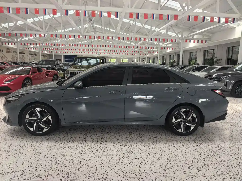 Hyundai Elantra 2022