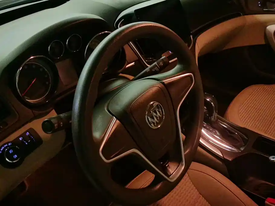 Buick Regal 2015 — фото 15