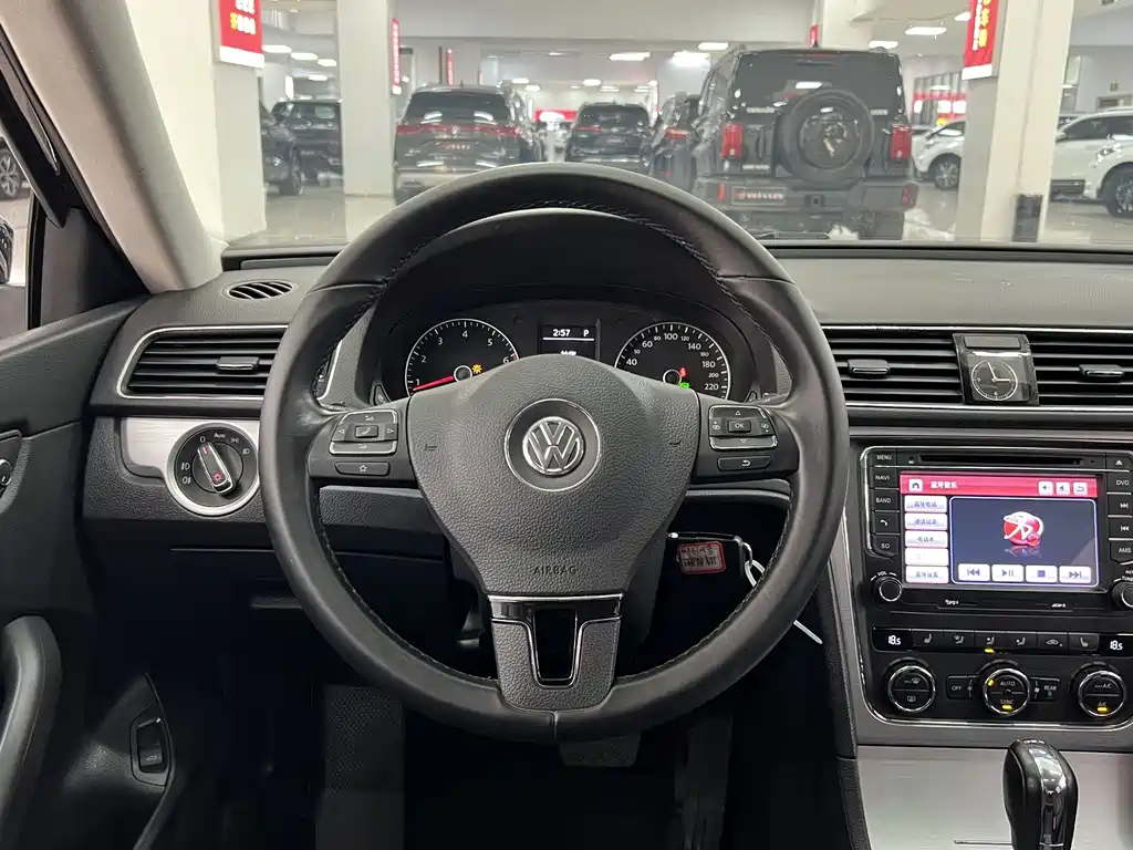 Volkswagen Passat 2016 — фото 15