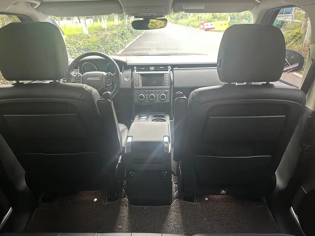 Land Rover Discovery 2018 — фото 24