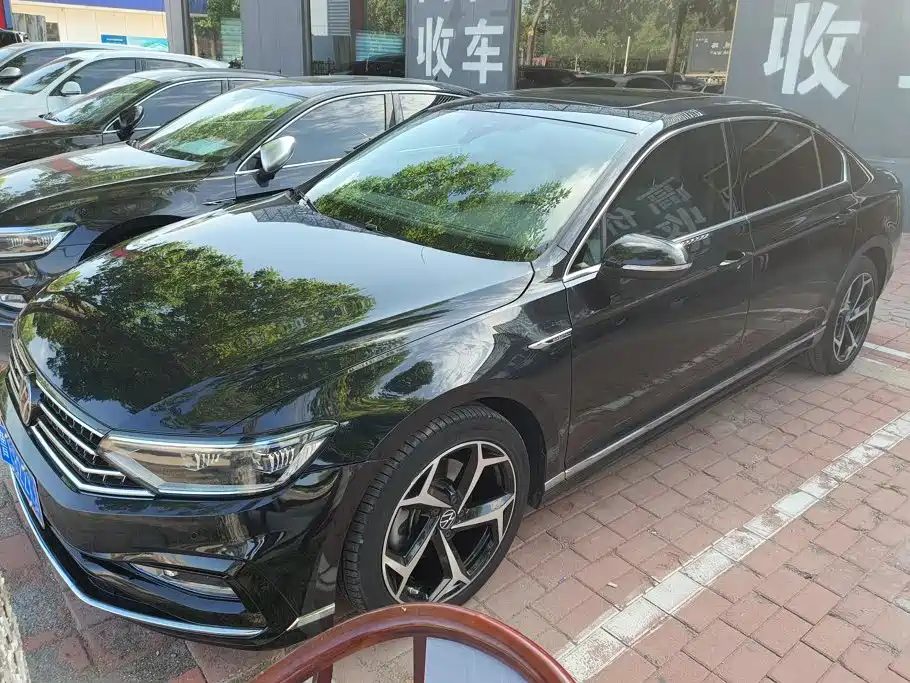 Volkswagen Magotan 2025