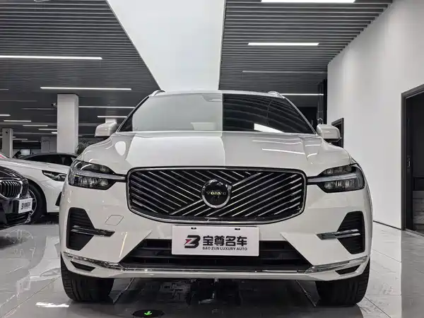 Volvo XC60 2025